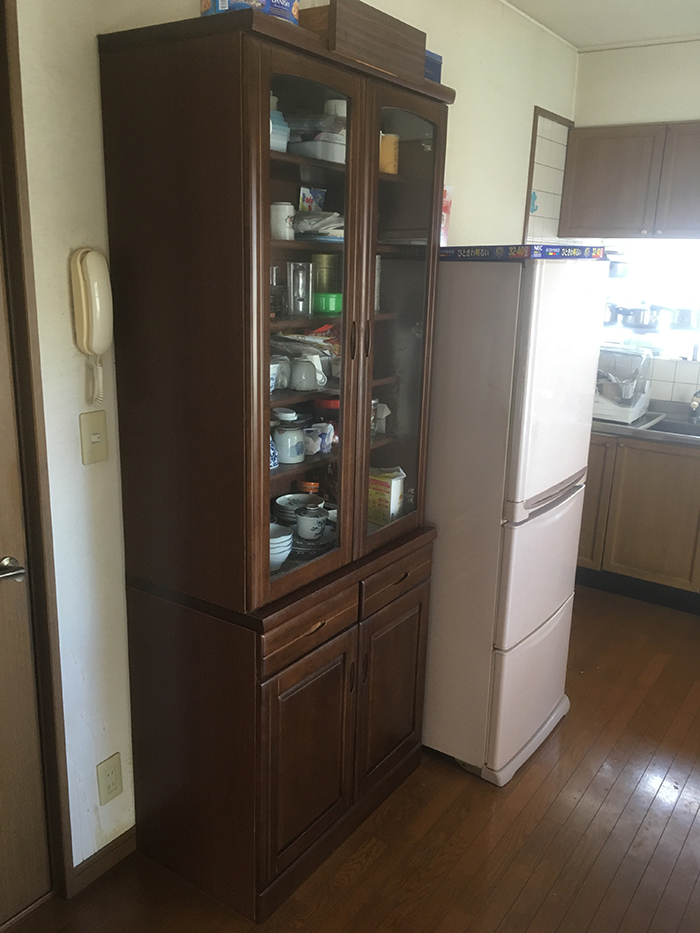 食器棚と冷蔵庫